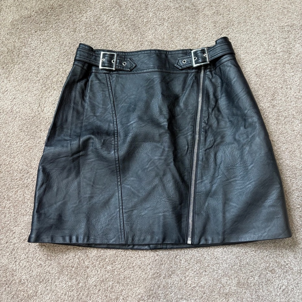 TOPSHOP Sz8 black leather zip mini skirt with side belts